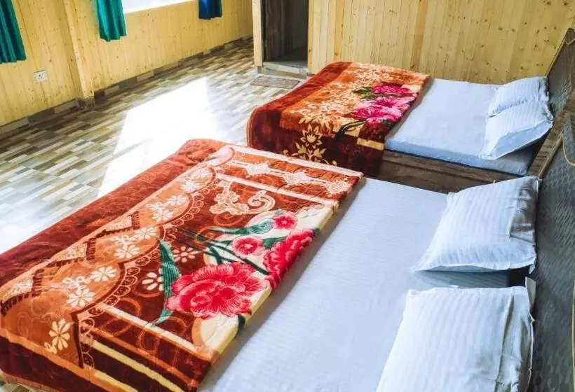 Standard Neljän Hengen Huone, Midway Resturant And Guest House, Dhanaulti