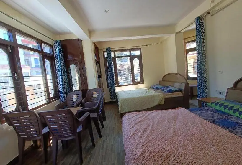 Perhehuone, Midway Resturant And Guest House, Dhanaulti