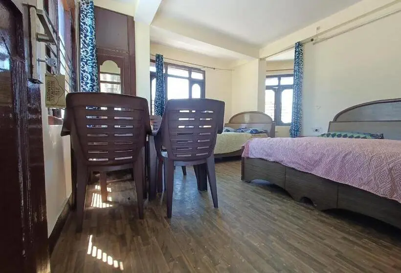 Perhehuone, Midway Resturant And Guest House, Dhanaulti
