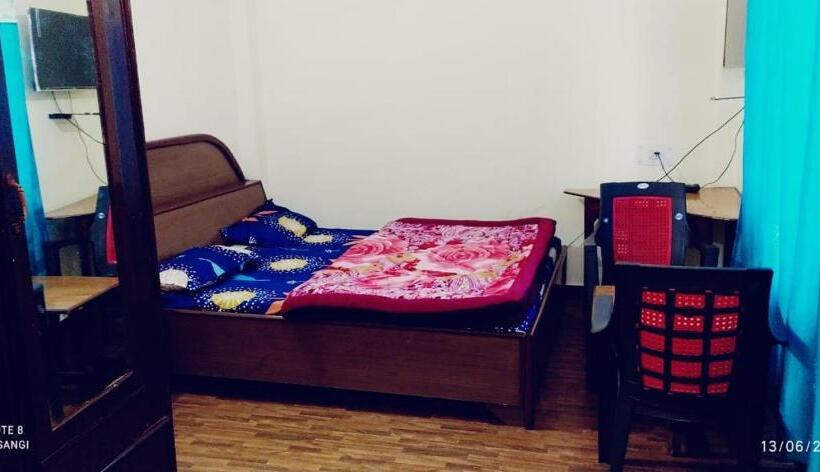 エコノミールーム, Midway Resturant And Guest House, Dhanaulti