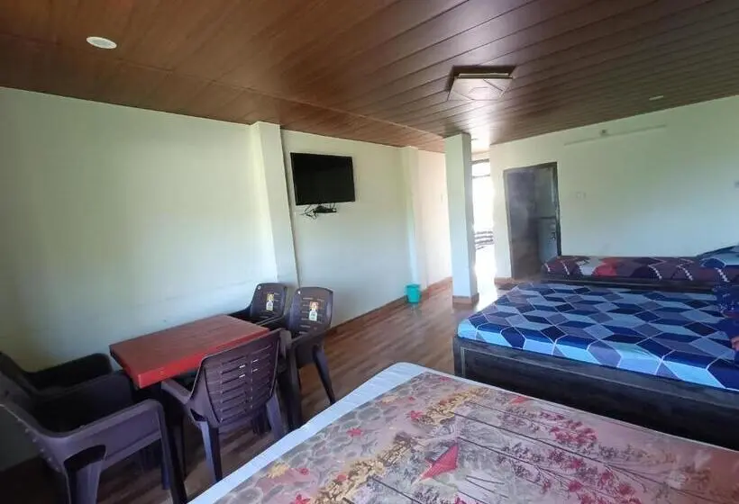 Perhehuone Vuoristonäkymä, Midway Resturant And Guest House, Dhanaulti