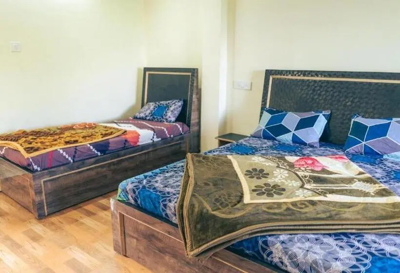 Perhehuone Vuoristonäkymä, Midway Resturant And Guest House, Dhanaulti