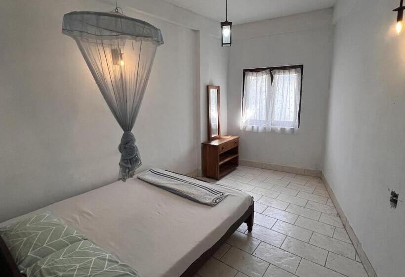 スタンダードルーム, Rosmand Hills