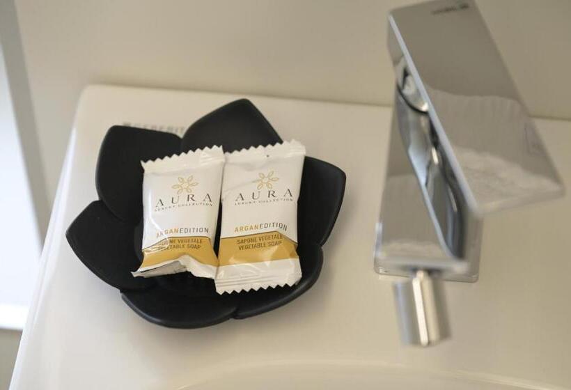 חדר סטנדרט, The Gallery