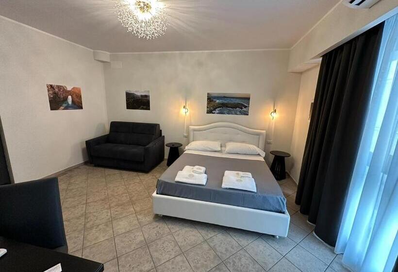 חדר סטנדרט, The Gallery