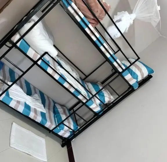 تختخواب در اتاق مشترک, Visitor S Hostel