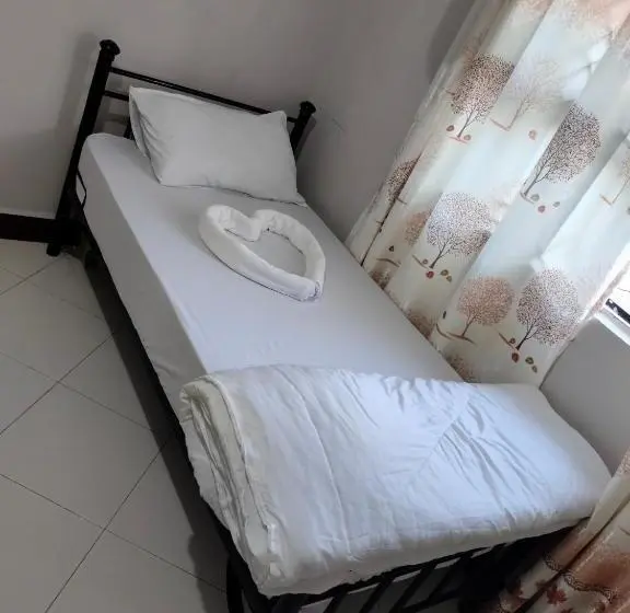 تختخواب در اتاق مشترک, Visitor S Hostel