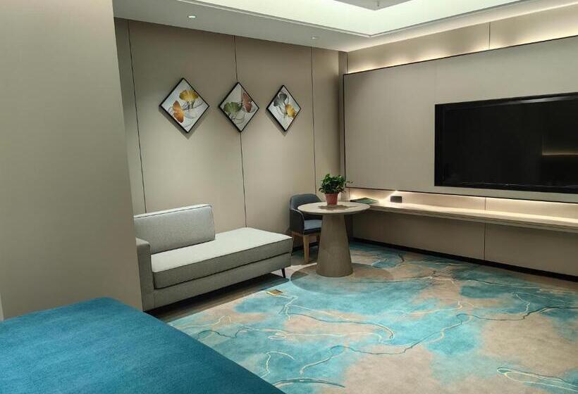 Lakosztály, 高新新悦国际酒店