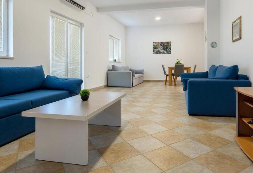 آپارتمان 1 خوابه با چشمانداز دریا, Apartment With Pool Sunset Cove