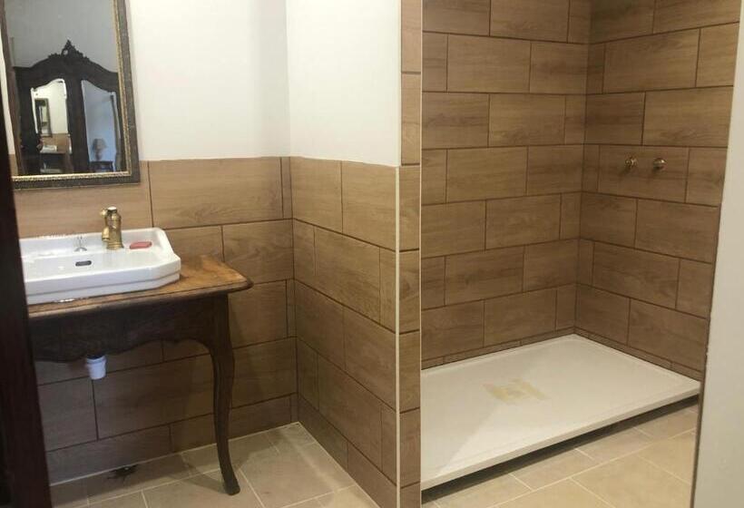 스탠다드 룸, Chambres Au Chateau Saint Geoire