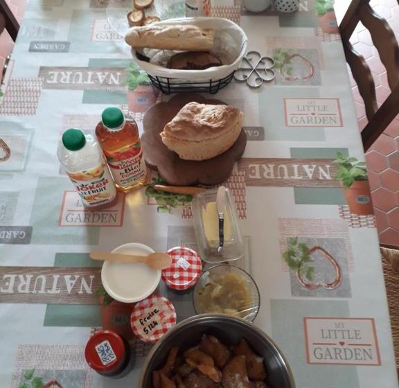 غرفة قياسية ثلاثية, Les 3 Notes De Mérotte