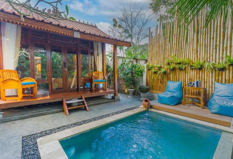 Jednopokojowa willa z basenem, Ngesil Private Joglo & Pool