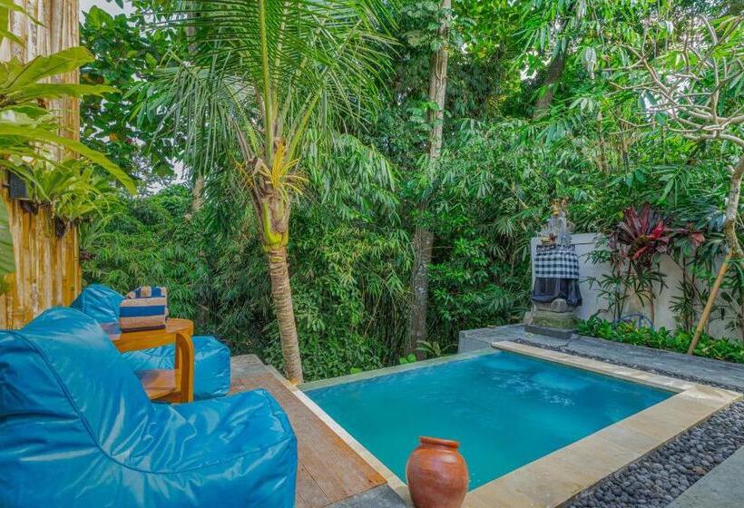 Jednopokojowa willa z basenem, Ngesil Private Joglo & Pool