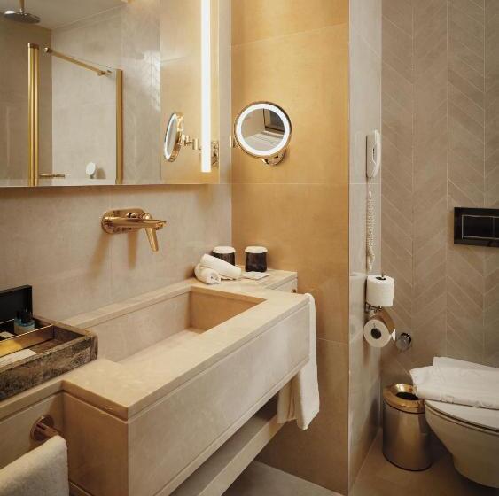 اتاق خانوادگی, The Hotels, Galata