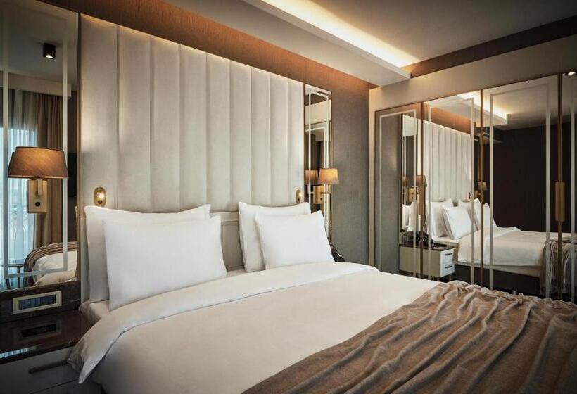 اتاق خانوادگی, The Hotels, Galata