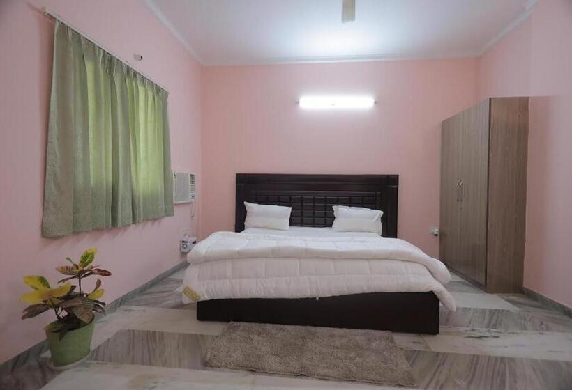 Deluxe Room, The Leela S Paradise