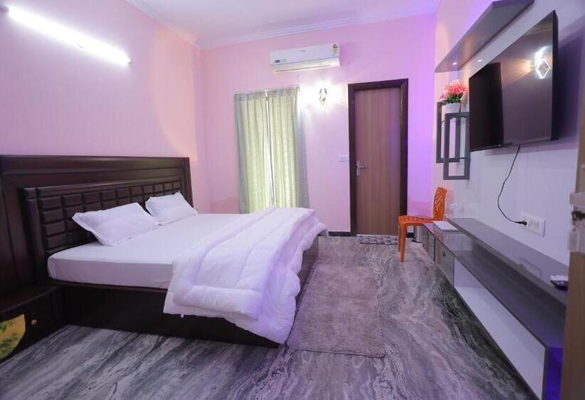 Deluxe Room, The Leela S Paradise