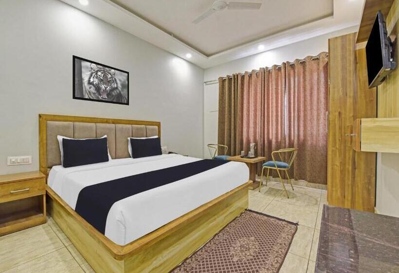 اتاق کلاسیک سه تخته, Super Hotel O Gauri Shankar
