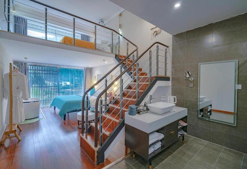 Cameră Familiară cu Vedere la Munte, 张家界阅竹山居民宿