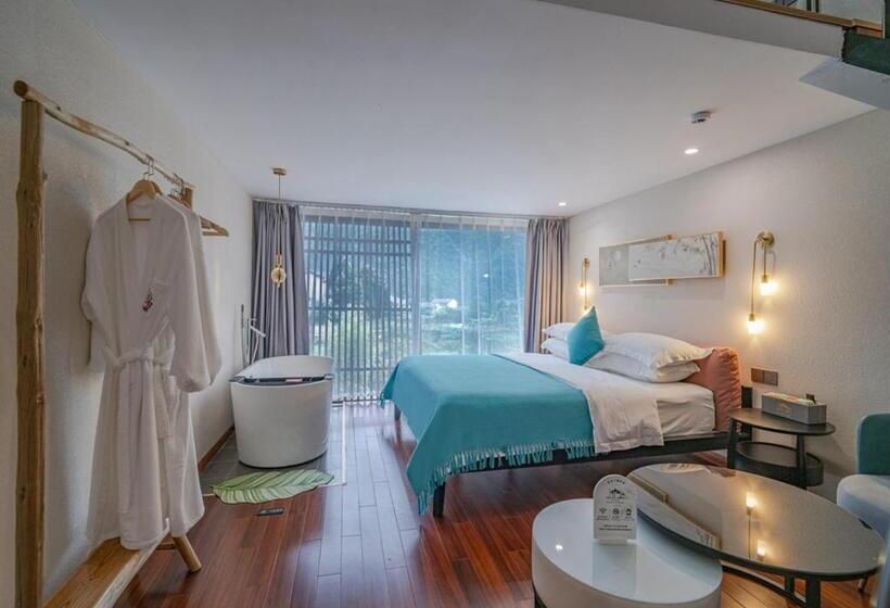 Cameră Familiară cu Vedere la Munte, 张家界阅竹山居民宿