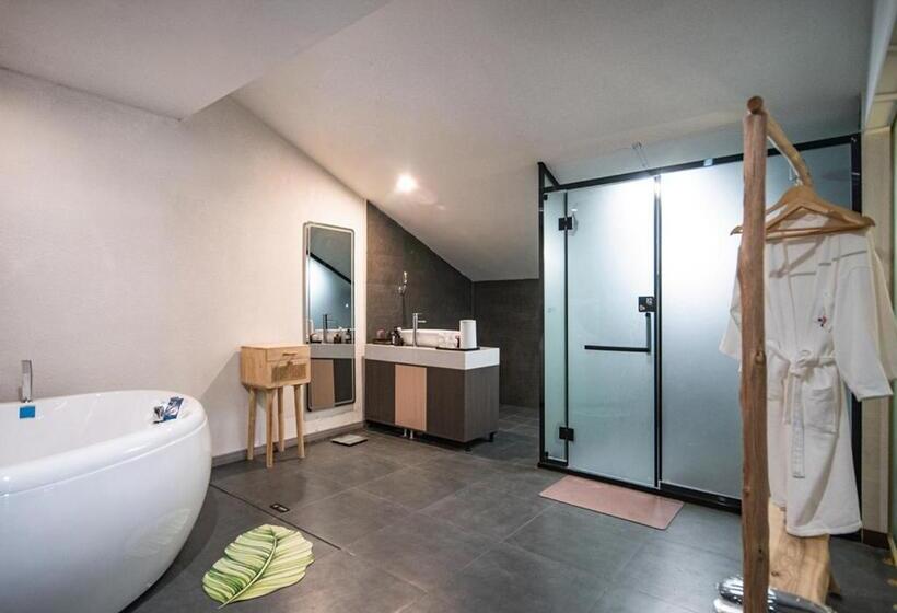 Suite Familiar, 张家界阅竹山居民宿