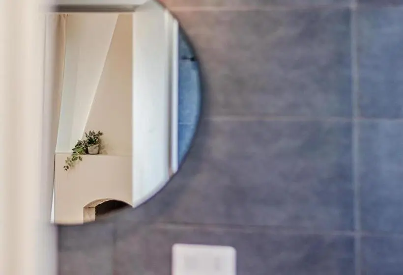 デラックスルーム, Numberz Rooms And Apartments