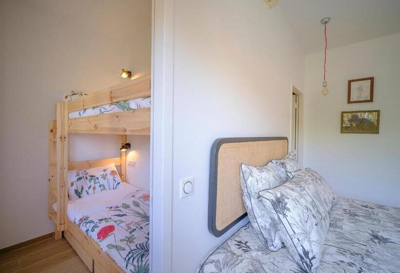 חדר משפחתי, Villa Poulpo