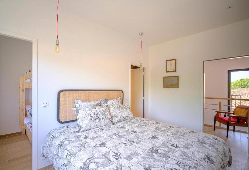 חדר משפחתי, Villa Poulpo