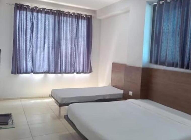 غرفة عائلية, Ayaansh