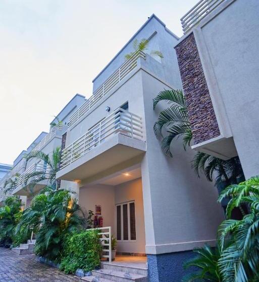سوئیت با بالکن, Green House Hotel And Apartments