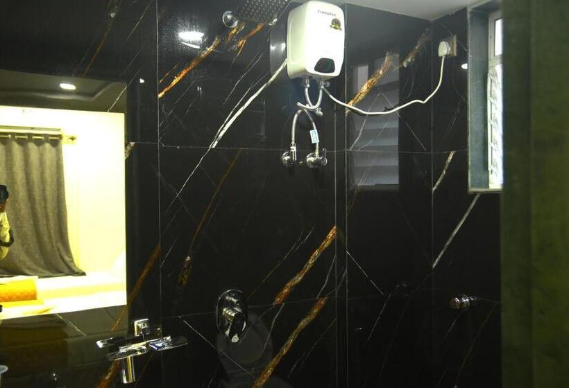 Deluxe Triple Room, Smooth Checkin By Edition Blue