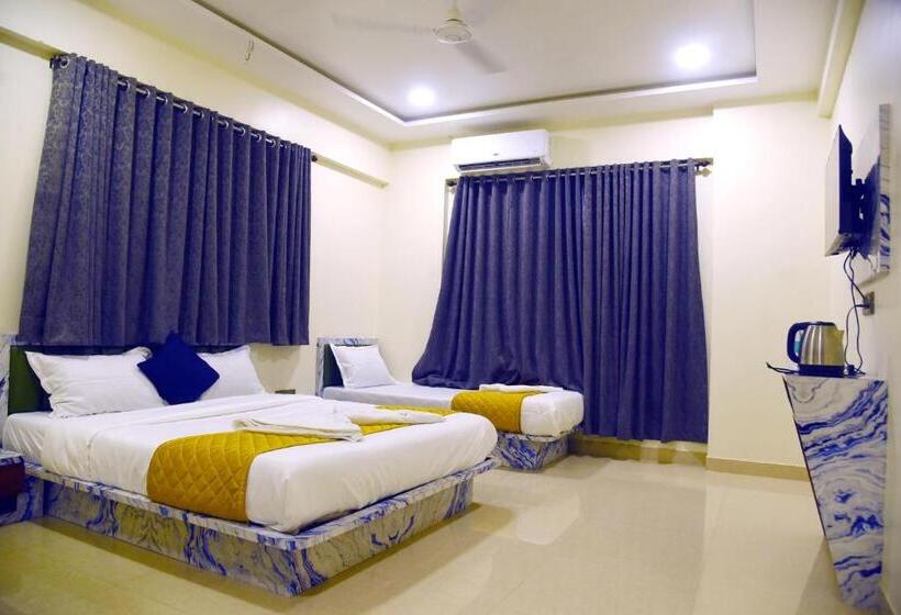 Deluxe Triple Room, Smooth Checkin By Edition Blue