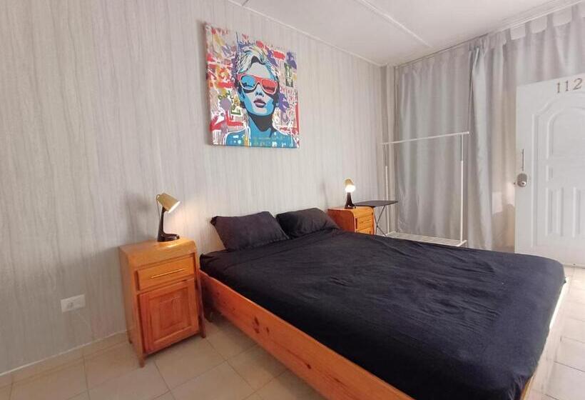 סטודיו סופריור, Linkzup Europa Condos