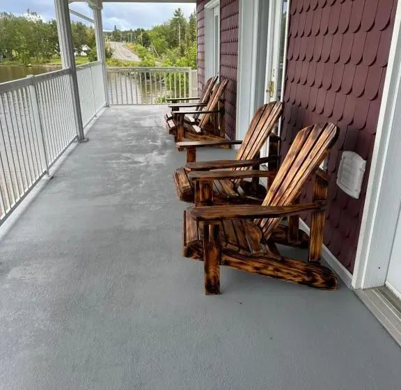 キングサイズベッドのスタンダードルーム, Haileybury Lakehouse