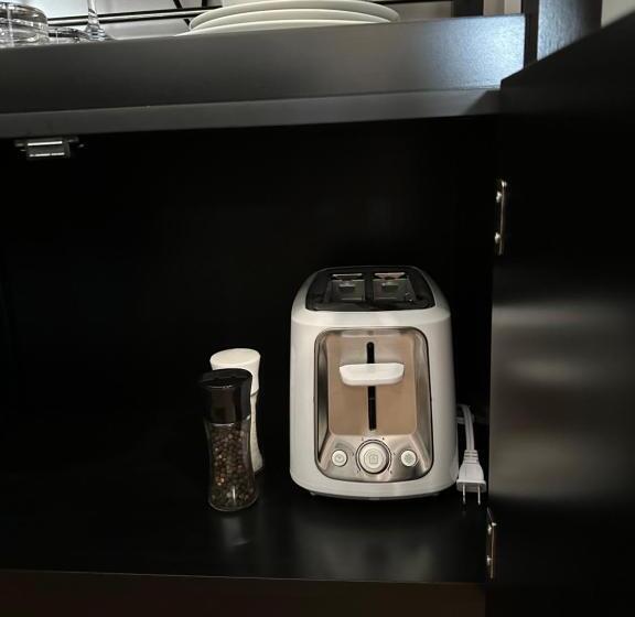 Suite King Size Bed, Haileybury Lakehouse