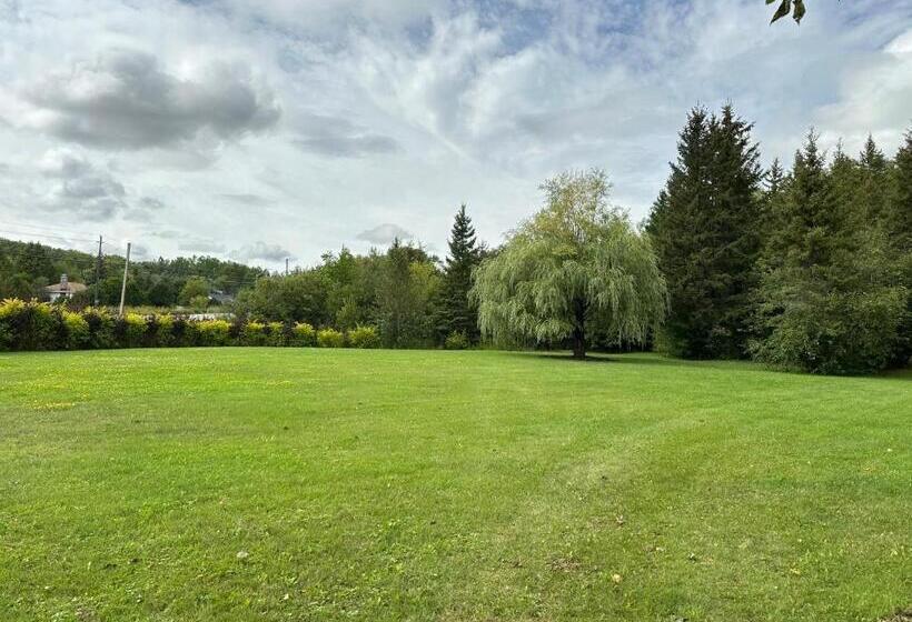 Suite King Size Bed, Haileybury Lakehouse