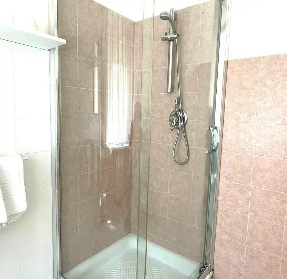 اتاق اکونومی, La Loggia Rooms