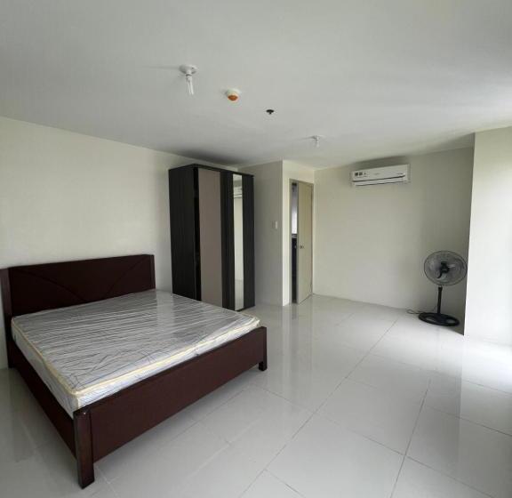 패밀리 룸, Lakeview Penthouse By Timothy