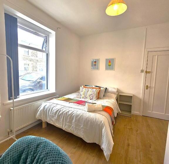 带共用浴室的标准房间, Luxurious Guesthouse Accommodation For Professionals And Students Near Cardiff City Centre