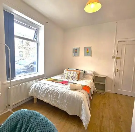 اتاق استاندارد با سرویس بهداشتی مشترک, Luxurious Guesthouse Accommodation For Professionals And Students Near Cardiff City Centre