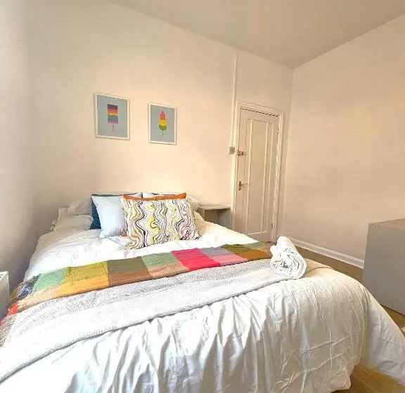 اتاق استاندارد با سرویس بهداشتی مشترک, Luxurious Guesthouse Accommodation For Professionals And Students Near Cardiff City Centre