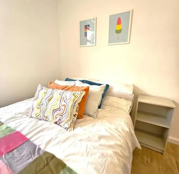 اتاق استاندارد با سرویس بهداشتی مشترک, Luxurious Guesthouse Accommodation For Professionals And Students Near Cardiff City Centre
