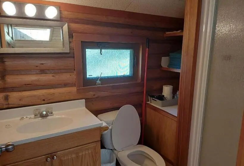 Standard studio with lake view, Escott Bay Resort
