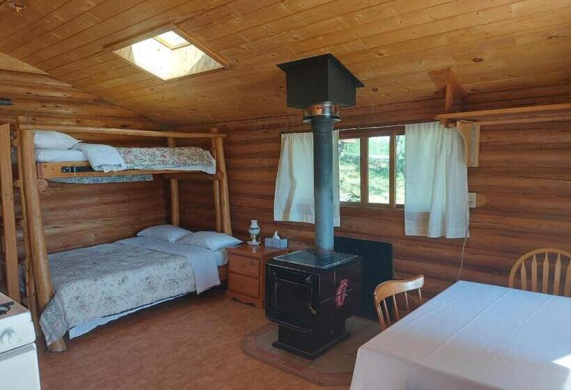 Standard studio with lake view, Escott Bay Resort