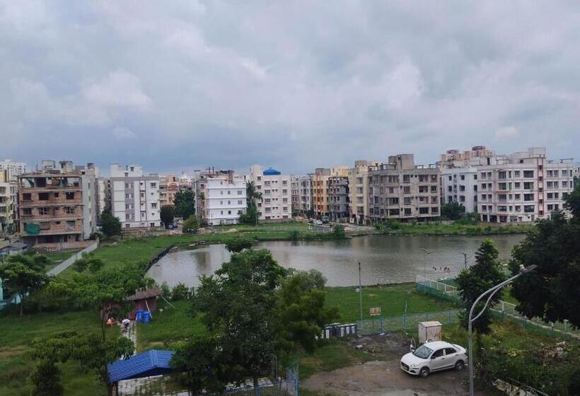 Standard studio with lake view, Lakeview By The Majestic
