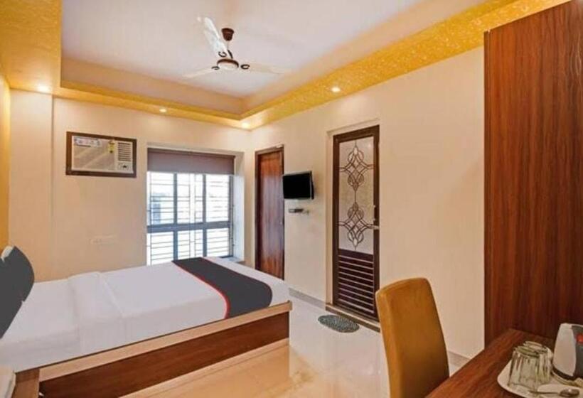 Standard studio with lake view, Lakeview By The Majestic