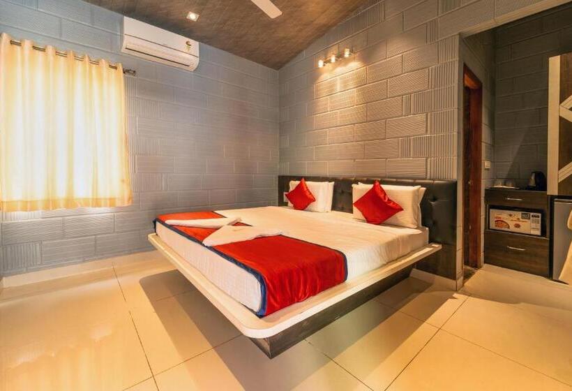 스탠다드 스튜디오 풀장 전망, Seasons Suites Hbr