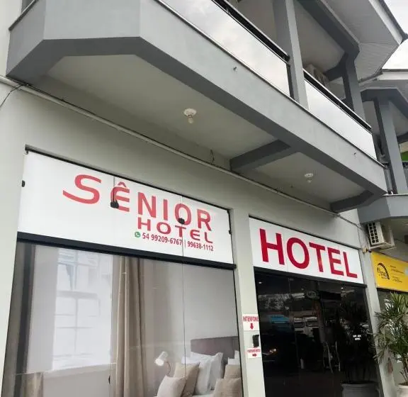スタンダードトリプルルーム, Sênior