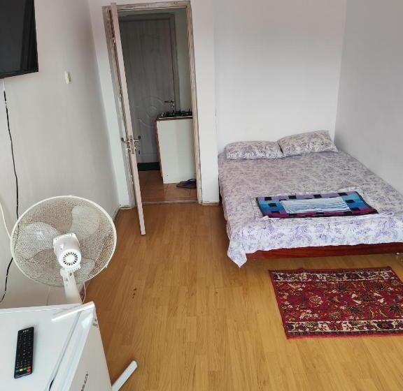 Quarto Standard Casa de Banho Partilhada, Casa Emy