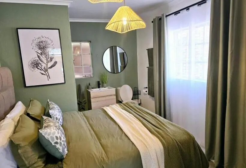 اتاق استاندارد, The Blue Shutter Guest House